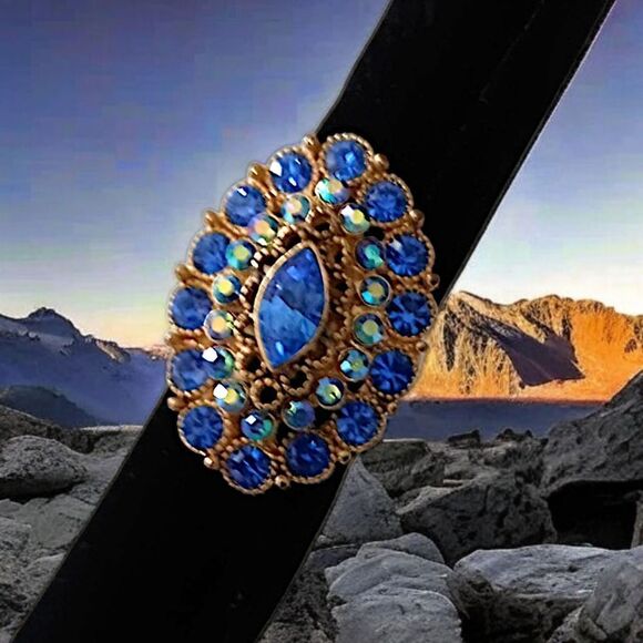 Rhinestone Large Cocktail Ring 6.75 Gold Tone Statement Medieval Mermaid Fairy. - Picture 12 of 16